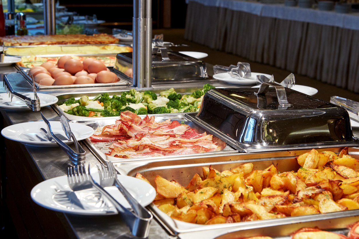 10 tips to enjoy a hotel buffet without getting fat